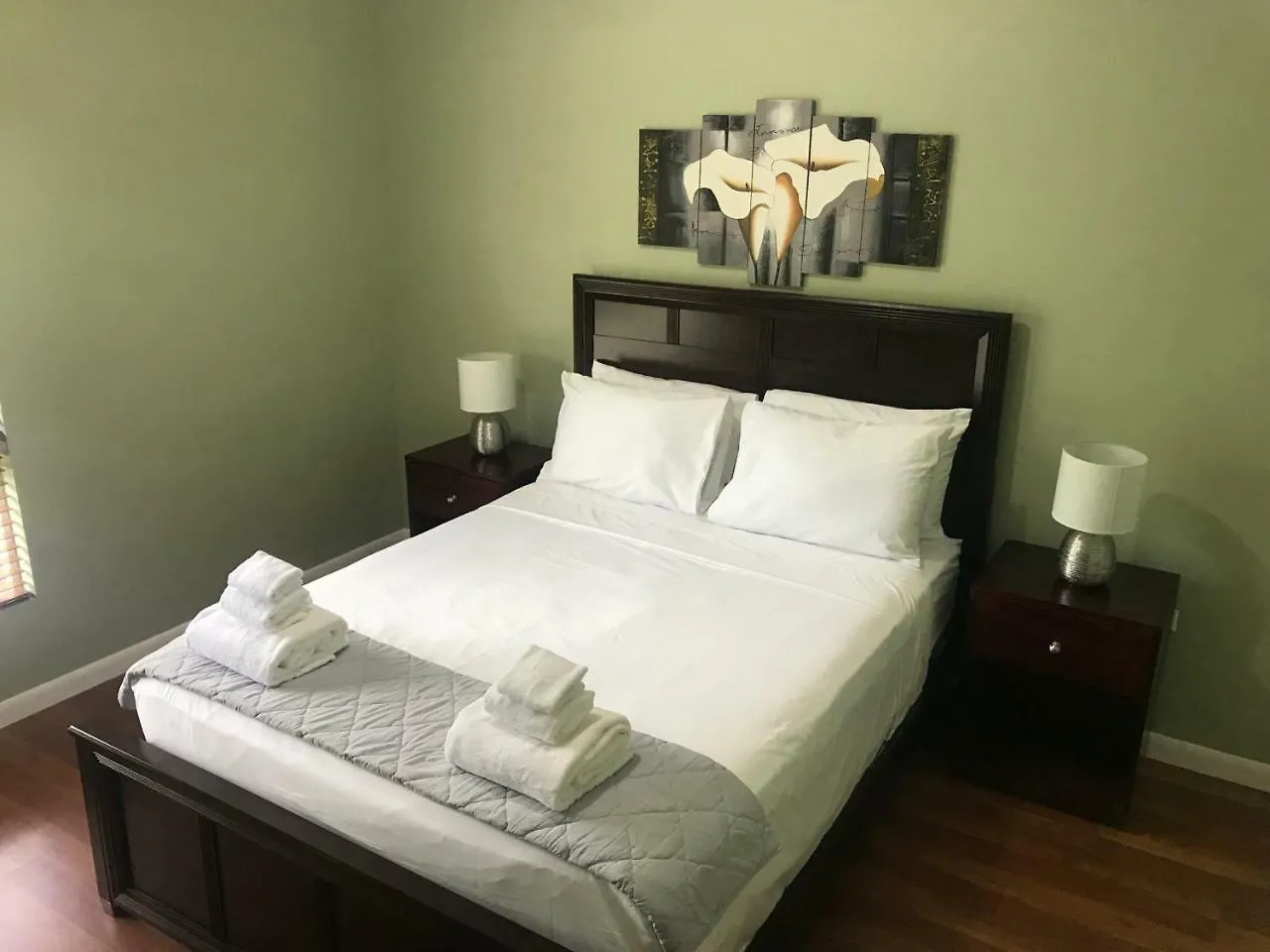 Modern 3 Bedroom Condo In Gated West Hills Port of Spain 0*,
